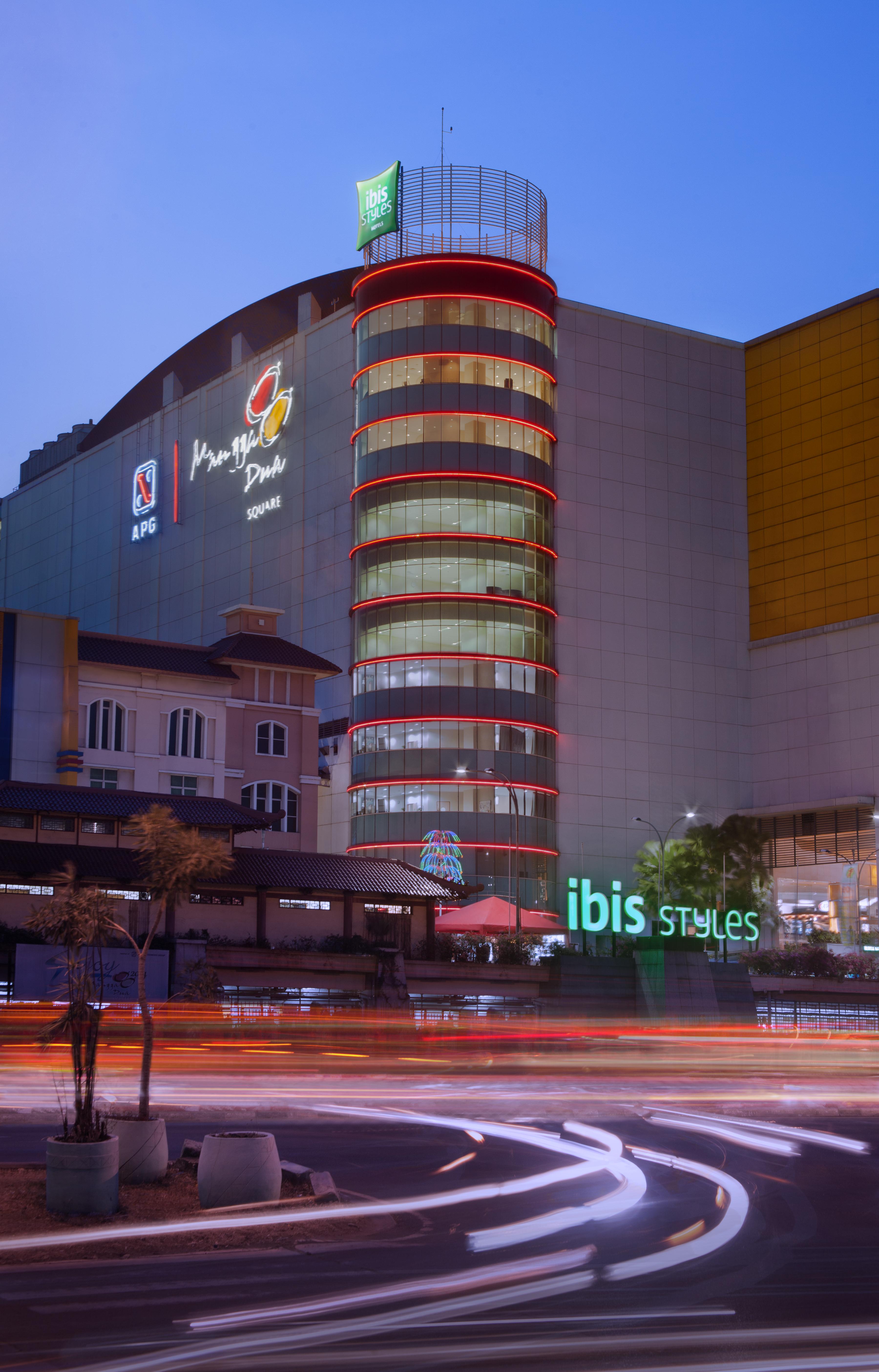 Ibis Styles Jakarta Mangga Dua Square Exterior photo