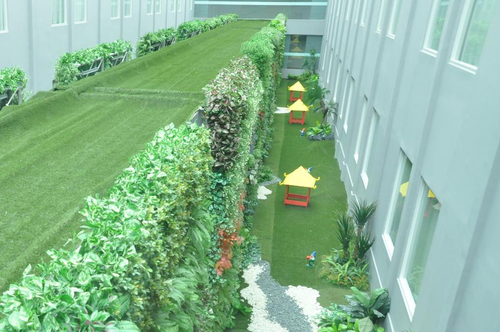 Ibis Styles Jakarta Mangga Dua Square Exterior photo
