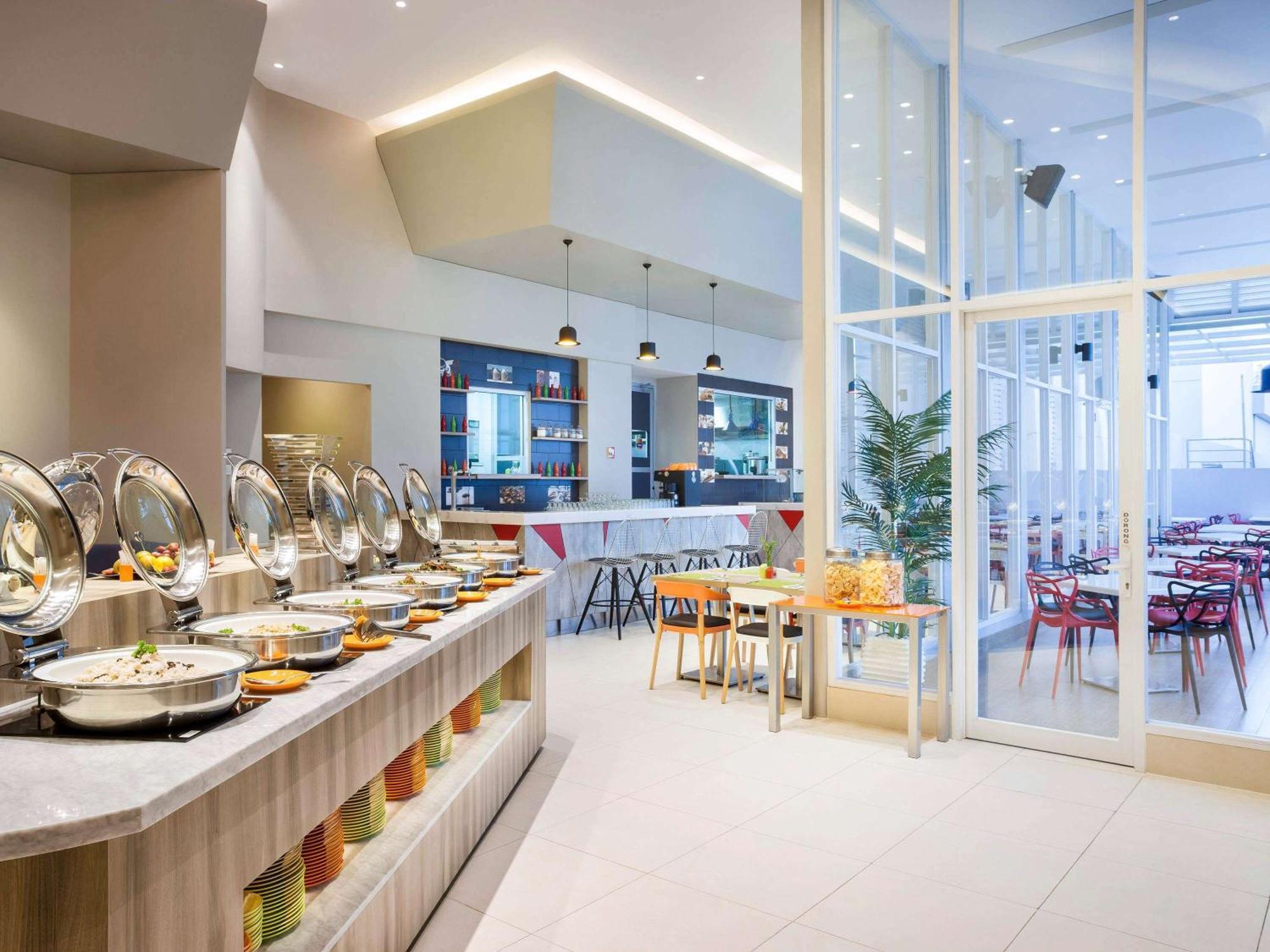 Ibis Styles Jakarta Mangga Dua Square Exterior photo