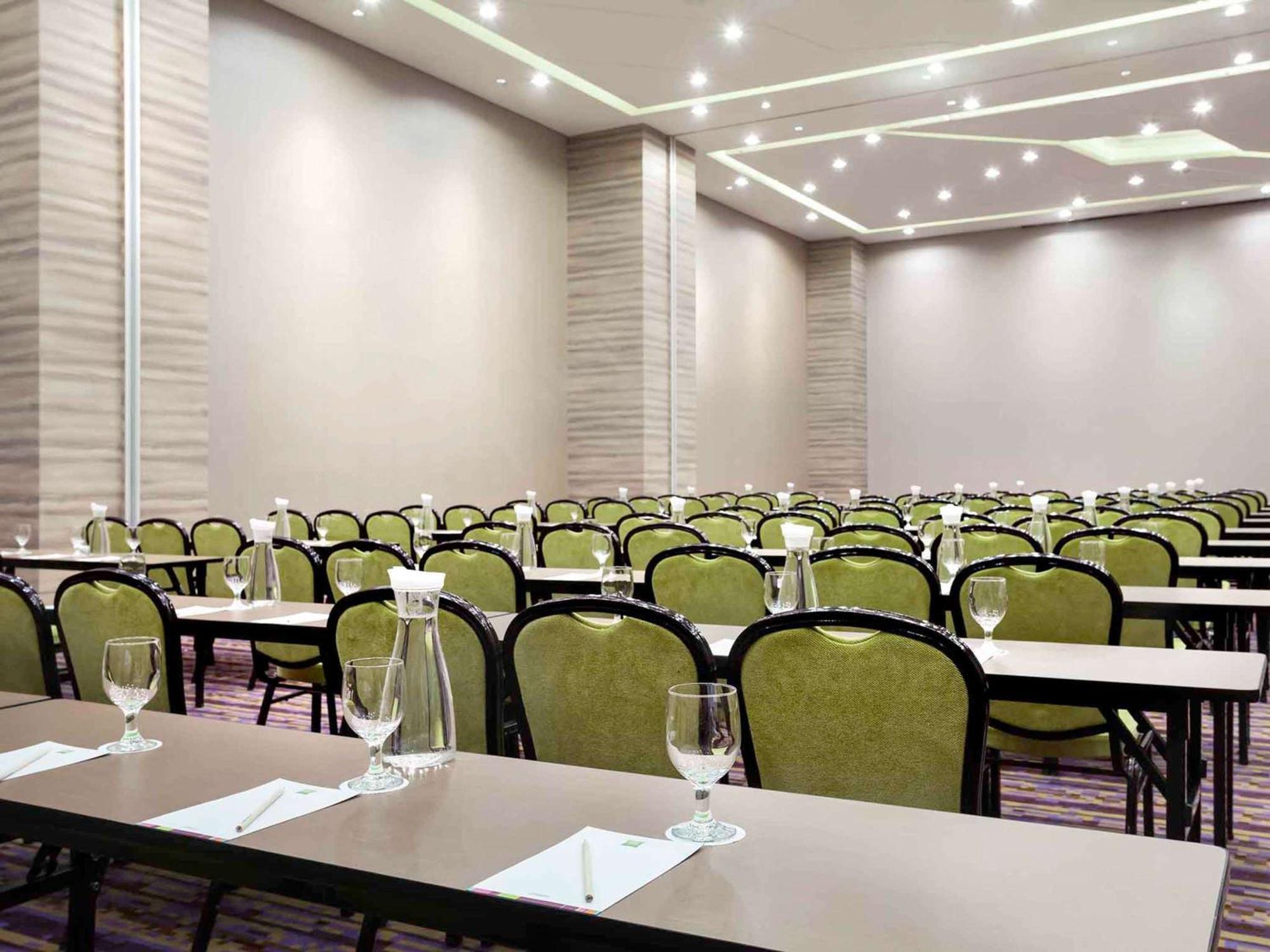 Ibis Styles Jakarta Mangga Dua Square Exterior photo