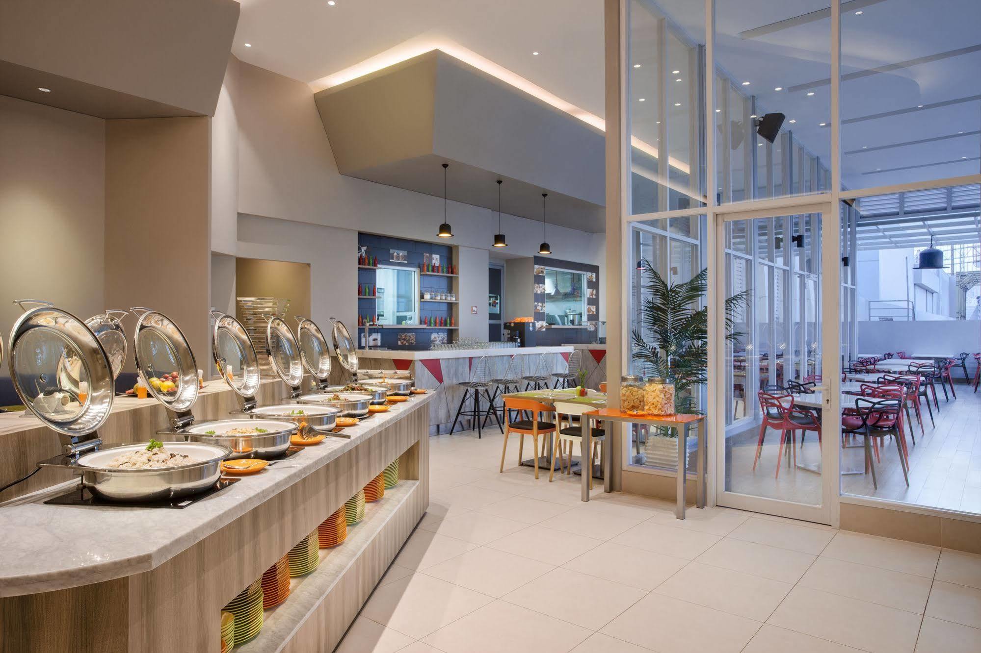 Ibis Styles Jakarta Mangga Dua Square Exterior photo