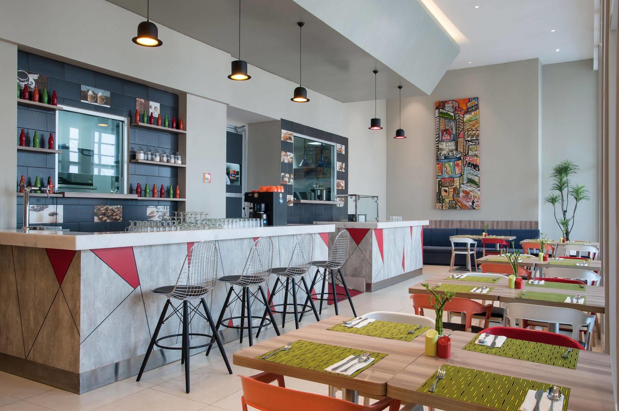 Ibis Styles Jakarta Mangga Dua Square Exterior photo