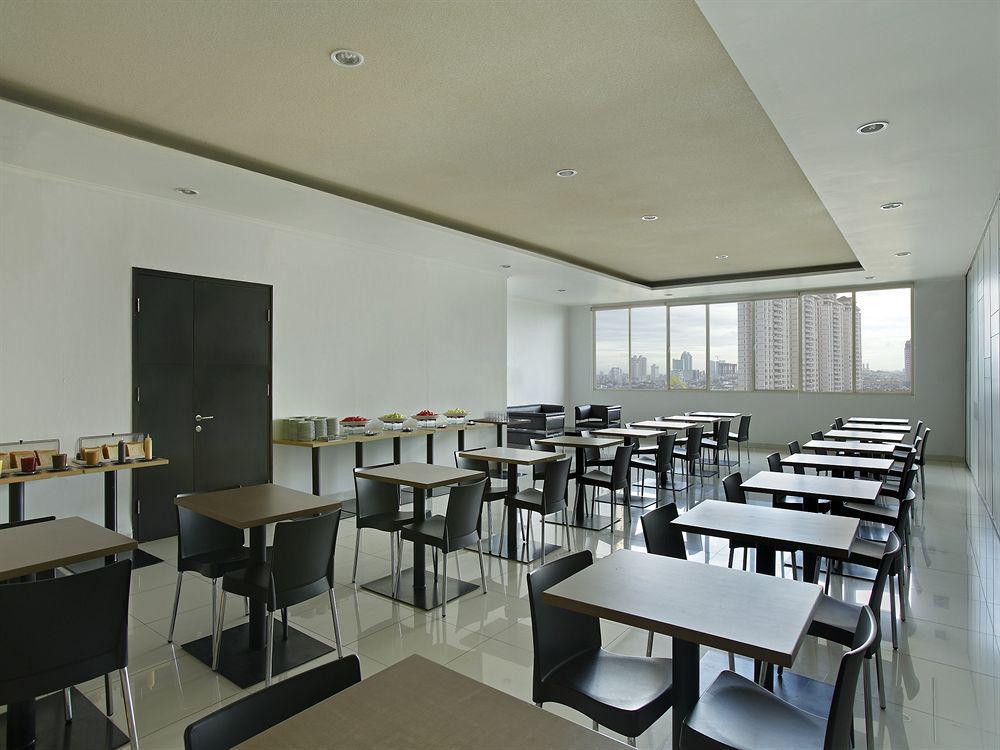 Ibis Styles Jakarta Mangga Dua Square Exterior photo